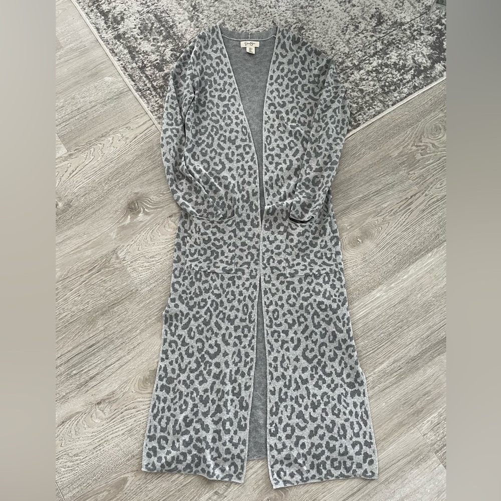 Long leopard print cardigan with pockets! Sz xs.